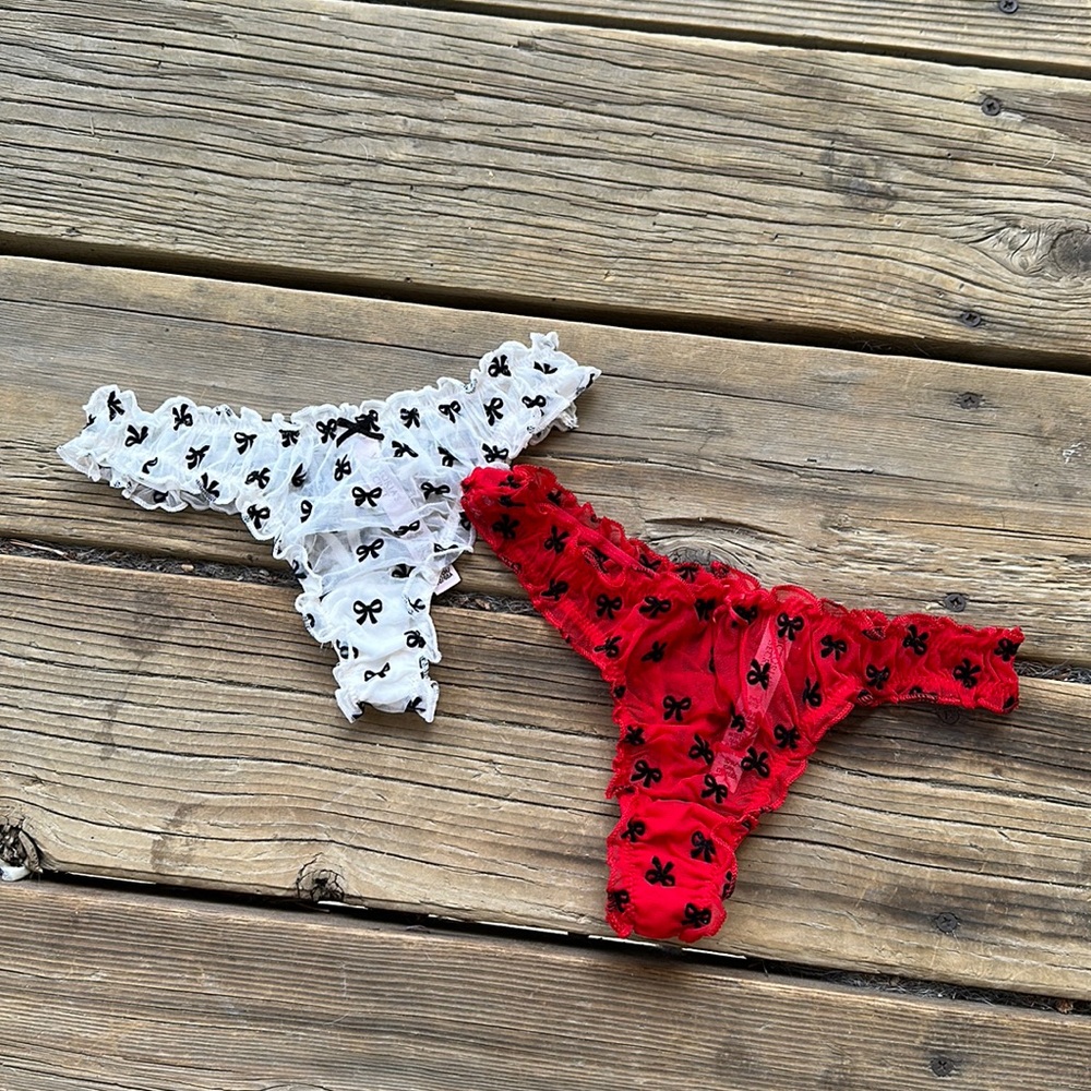 NWOT 5 FOR $25‼️ VS Mesh Bow Thong Set